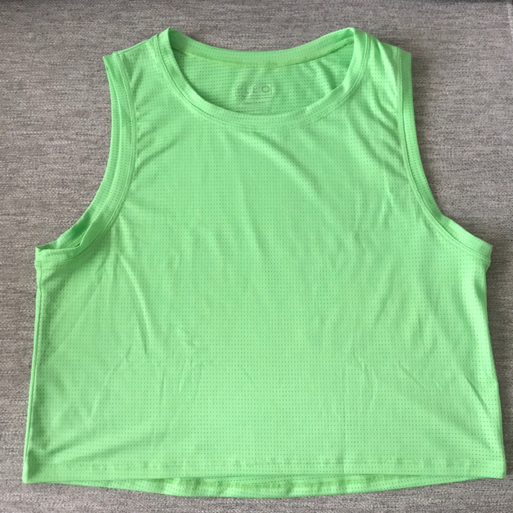NWOT FLEO Dylan Muscle Crop Tank Medium